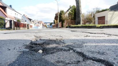 Bild: Gabi Schönberger
Die Anwohner An der Siedlung sind zufrieden mit dem Zustand ihrer Straße. Sie wünschen keine endgültige Erschließung. Nach der Stadtratssitzung wird diese auch immer unwahrscheinlich.