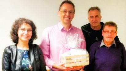 Bild: exb
Michaela Härtl (links), Karl Busch und Winfried Neubauer (von rechts) dankten Dr. Tobias Schindler (Zweiter von links) für seinen Vortrag.