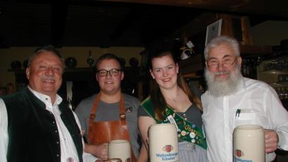 Bild: gis
Foto: von links:
Braumeister Wolfram Seebauer, Sven, Bierprinzessin Sophia, Gastwirt Bernhard Raab