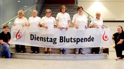 Bild: njn
Auf den Blutspendetag am kommenden Dienstag, 26. März, freut sich bereits das Blutspendeteam der BRK-Bereitschaft. Auf dem Bild unter anderem die Leiterin Anneliese Huhnke (Zweite von rechts).