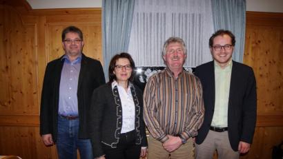 Bild: nib
Nach der Wahl bei der CSU Fensterbach: Vorsitzender Thomas Schmid, seine Stellvertreterin Christiane Scherer, Schriftführer Alfons Straller und Europakandidat Tobias Ehrenfried (von links).