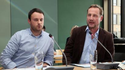 Bild: Hösamer
Markus Kleber (links) und Josef Schmid vom Kreisverband des Bayerischen Roten Kreuzes informierten den Ausschuss über die Arbeit der Schulbegleiter.