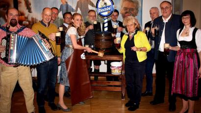 Bild: R. Kreuzer
Ein Prosit der Gemütlichkeit beim Starkbierfest der CSU Weiden-West