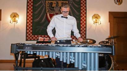 Bild: fppp
Der Träger des Kulturförderpreises 2019 der Stadt Marktredwitz, Theo Nirsberger, am Vibraphon.