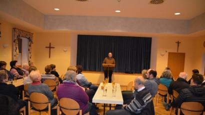 Bild: fdl
Gut besucht war der Glaubensabend im Ehenfelder Pfarrheim mit dem Referenten Thomas Peter.