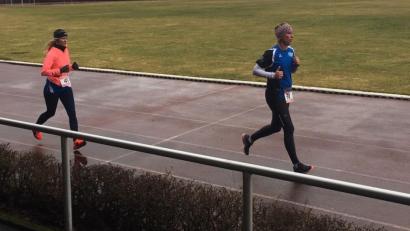 Bild: exb
Tanja Tauber (rechts) und Melanie Sichelstiel auf dem Weg ins Ziel.