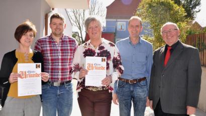 Bild: es
Für 40 Jahre Mitgliedschaft in der Kolpingsfamilie Tännesberg wurden Charlotte Frey (links) und Sieglinde Spickenreither (Mitte) vom Vorsitzenden Josef Schneider (Zweiter von links) geehrt. Dazu gratulierten Präses Wilhelm Bauer und zweiter Vorsitzender Manfred Seegerer (von rechts)