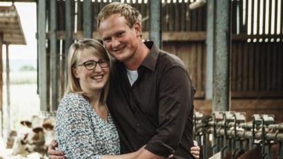 Bild: privat/ Florian Weiß
Das frisch verlobte Paar zu dem überdimensionalen Heiratsantrag: Nadine Mutzbauer und Florian Weiß.