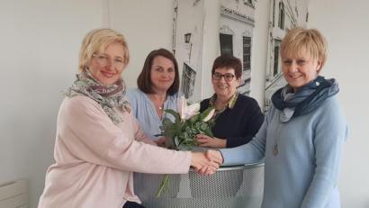 Bild: degr
Wechsel im Yoga-Kurs des SVL Traßlberg: Claudia Steindl, Manuela Steiner, Gertrud Hartmann und Silvia Behringer (von links).