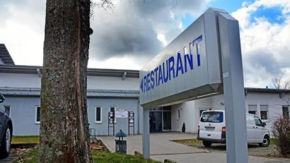 Bild: Gabi Schönberger
Nicht einmal ein Jahr dauerte die "Nova"-Zeit im Restaurant der Stadthalle. Dass künftig - wie gemunkelt wird - Wolfgang Schlitter am Herd stehen soll, will die Stadt noch nicht bestätigen.