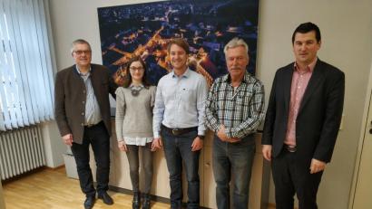 Bild: hm
Bei der Vorstellung des neuen Personals waren (von links) Gemeinschaftsvorsitzender Richard Tischler, Franziska Wittmann, Markus Gebhard, Alfred Hammer und Martin Schwandner dabei.