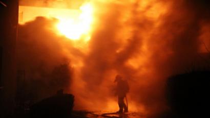 Bild: jma
Einsatzkräfte im Feuer