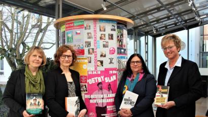 Bild: stg
Ruth Neumann, Maria Rupprecht, Alexandra Stangl und Sabine Guhl (von links) freuen sich auf die gute Resonanz im Vorfeld der von ihnen organisierten 33. Weidener Literaturtage.