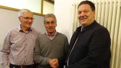 Bild: Houschka
Der Dank von Bürgermeister Christian Ziegler (rechts) war den Referenten Hans Heimler (links) und Anton Baumann gewiss. Beide erzählten Wissenswertes über den Fensterbach.