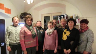 Bild: exb
Der Direktvermarkterverein setzt auf viele bewährte Führungskräfte. Von links: Vorsitzender Stefan Schlötzer, zweite Vorsitzende Elsa Bächer, Matthias Frank, Claudia Rosner, Matthias Bockisch, Ferdinand Scharnagl, Christiana Enslein vom Amt für Ernährung, Landwirtschaft und Forsten Tirschenreuth sowie Martina Sticht, stellvertretende Kreisbäuerin.