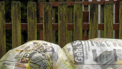 Bild: tr
Bisher werden die Gelben Säcke im Landkreis monatlich abgeholt. Es gibt Überlegungen, auf ein anderes Sammelsystem umzustellen.