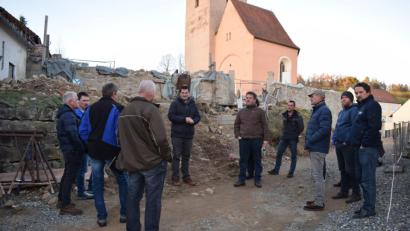 Bild: bnr
Der Aufgang zum Friedhof beschäftigt ein weiteres Mal den Gemeinderat und die Planer. Eine zufriedenstellende Lösung konnte bisher noch nicht gefunden werden.