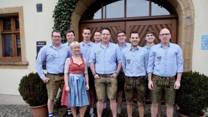 Bild: ads
Der Schnoittenbecker Kirwaverein wählt einen neuen Vorstand (von links): Michael Ott, Thomas Hottner, Ramona Frauendorfer, Christian Basler, Robert Meier, Vorsitzender Daniel Hutzler, Maximilian Hiltl, Peter Grosser, Florian Graf und Marcus Schwabl.