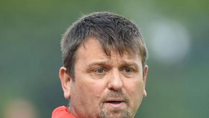 Bild: A. Schwarzmeier
Roland Lang gibt die Richtung vor: Gegen die Panduren soll seine SV Grafenwöhr drei Zähler einfahren.
