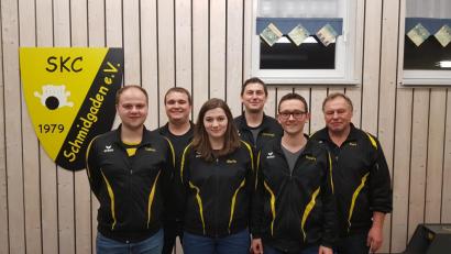 Bild: exb
Über den Klassenerhalt der Bayernliga freuen sich (von links) Tobias Braun, Stefan Piehler, Marie Gradl, Christoph Ries, Robert Kraus und Karl Mutzbauer.