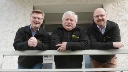 Bild: Gabi Schönberger
Sie gehören zum E-Team (von links): Hubert Wittmann, organisatorischer Leiter, Gerhard Kühner und Johannes Lukas. Alle drei verfügen über jahrelange Erfahrung.