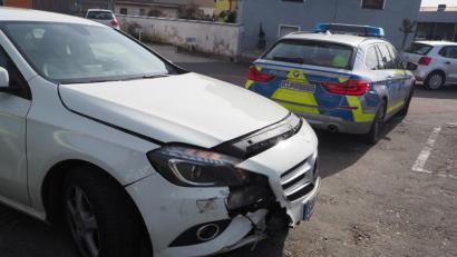 Bild: bl
Mit diesem Mercedes rammte am Freitag eine 79-Jährige ausgerechnet einen Streifenwagen.