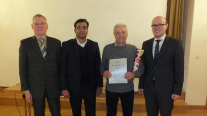 Bild: soj
Pfarrgemeinderatssprecher Hans Enders (von links), Pfarrer Pater Anish George, Peter Langsteiner und der neue Kirchenpfleger Stefan Kausler.