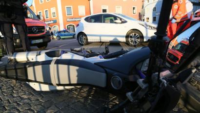 Bild: Clemens Hösamer
Die Fahrerin des weißen Wagens im Hintergrund nahm dem Moped die Vorfahrt.