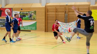 Bild: Günter Uschold (gud)
Kapitän Christian Mösbauer (hier im Spiel gegen die TS Regensburg) will mit seinen Mannen auch gegen den FC Neunburg vorm Wald bestehen.