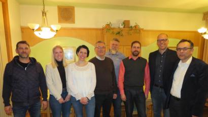 Bild: adj
Der neu gewählte Vorstand der FWG Altenstadt (von rechts): Konrad Adam, Bernhard Pscheidt, Peter Schramek, Michael Eismann, Siegfried Klarner, Claudia Plödt, Sina Reber und Peter Schiml.