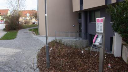 Bild: wro
Ungenutzt steht der öffentliche Fernsprecher derzeit noch am Rathaus herum. Die Deutsche Telekom hat sich daher für den Abbau ausgesprochen.