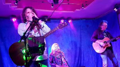 Bild: Kunz
"Jara Milo" spielen auf der "Live Stage" im "Parapluie".