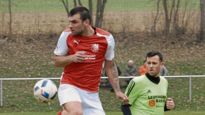 Bild: gb
Im Kampf um den Klassenerhalt feierte der SV Pechbrunn (rechts Marco Zeitler) am Sonntag einen wichtigen 2:0-Sieg beim SC Mähring (links Lukas Prazak)