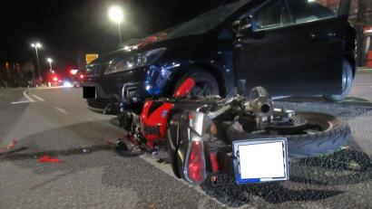 Bild: piam
Der 17-Jährige konnte nicht mehr rechtzeitig bremsen und fuhr in die Fahrerseite des Autos.