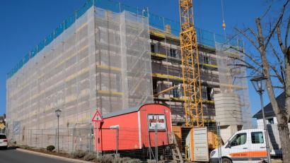 Bild: do
Das Kurs-Feuerwerk der Volkshochschule begleitet die Hoffnung der zügigen Sanierung des alten Landratsamtes als zeitgemäßes und endgültiges Quartier der Erwachsenenbildung