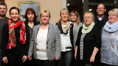 Bild: Wolfgang Steinbacher
Der neue Vorstand des Tierschutzvereins für die Stadt Amberg und den Landkreis Amberg-Sulzbach (von links): Jochen Nahlik, Heike Übler, Ingrid Mallmann, Vorsitzende Sabine Falk, Gabi Binder, Stilla Messer, Inge Raum, Helmut Weigl und Evi Kres.