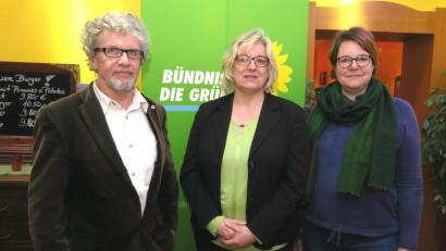 Bild: Hirsch
Rudi Sommer, Elisabeth Bauer und Claudia Müller-Völkl (von links) bilden die neue Führungsspitze der Grünen im Kreisverband.