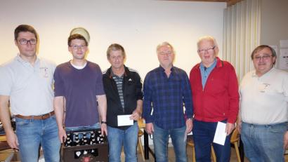 Willibald Friedl (Dritter von links) gewinnt vor Werner Scholz (Zweiter von rechts) und Willi Weiß (Dritter von rechts).