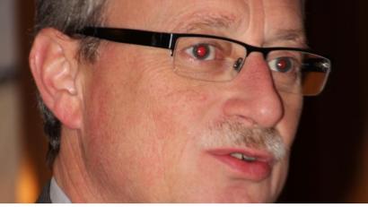 Bild: kro
Vorstandssprecher Bernd Aßmann sagte: „Der Bau der neuen LED-Flutlichtanlage ist alternativlos.“