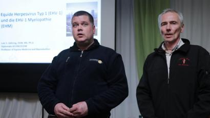 Bild: Wolfgang Steinbacher
Zu "Pferdeherpes - eine Krankheit, viele Fragen" informierten Professor Lutz Göhring und Tierarzt Tobias Guggenmos im Landgasthof Rouherer in Süß.