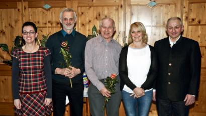 Bild: bas
Ehrenmitglieder ernannt (von links): Vorsitzende Michaela Basler, Alfred Schwarz, Hermann Koch, Zweite Vorsitzende Gertraud Greß und Zweiter Bürgermeister Franz Weiß.