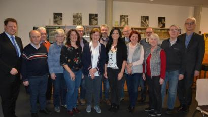 Bild: jr
Neuwahlen standen beim Förderverein Museumslandschaft Mitterteich an. Im Bild (von links) Zweiter Bürgermeister und stellvertretender Vorsitzender Stefan Grillmeier, Hans Wölfl, Hans Stingl, Karola Kamm, Nicole Schuller, Wilhelm Forster, Veronika Csakli, stellvertretender Vorsitzender Günther Eckstein, Vorsitzende Marion Papsch, Reinhold Csakli, Mila Braun, Rainer Gottas, Angelika Müller, Erhard Sommer und Eduard Frank.