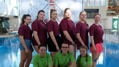 Bild: exb
Schwimmerinnen der Otto-Wels-Mittelschule Mitterteich holten erneut den Bezirksmeistertitel.