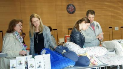 Bild: agr
Groß war das Angebot auf den Wühltischen beim Basar der Kolpingsfamilie.