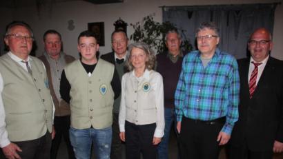 Bild: kro
Das neu gewählte Vorstandsgremium des OWV-Zweigvereins Neualbenreuth. Von links Meinhard Köstler, Rudi Sporrer, Thomas Küblböck, Helmut Schnurrer, Eva Ristl, Richard Jechura, Wolfgang Plonner und Bürgermeister Klaus Meyer.