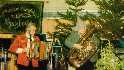Bild: bgl
Ein Bild vom Premierenabend: Am 4. März 1994 fand zum ersten Mal der „Oberviechtacher Musikantenstadl“ statt.