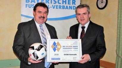 Bild: stg
Albert Kellner (links) überreicht die „Goldene Raute“ an SVSW-Vorsitzenden Wolfgang Weber.