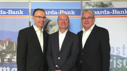 Bild: Hirsch
Werner Dollinger, Gerhard Eckl und Johannes Lechner (von links) zogen für die Sparda-Bank Ostbayern eine positive Bilanz.