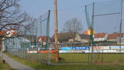 Bild: dob
Heuer wollen die Fußballer des SV Altenstadt die Zaunanlage reparieren, nachdem im vergangenen Jahr die Platzsanierung bewältigt wurde.