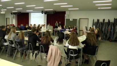 Bild: exb
Die Schüler beim Planspiel.